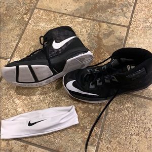 Nike basketball shoes kids size 6 black